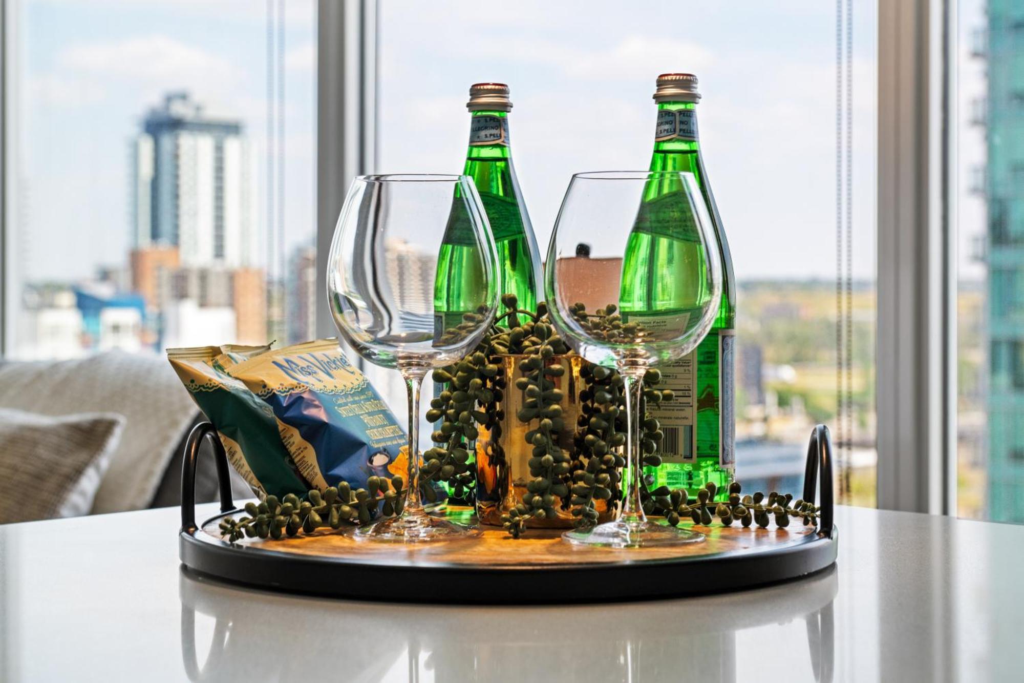Modern Suite Calgary Downtown 5 Min Walk Stampede Kültér fotó